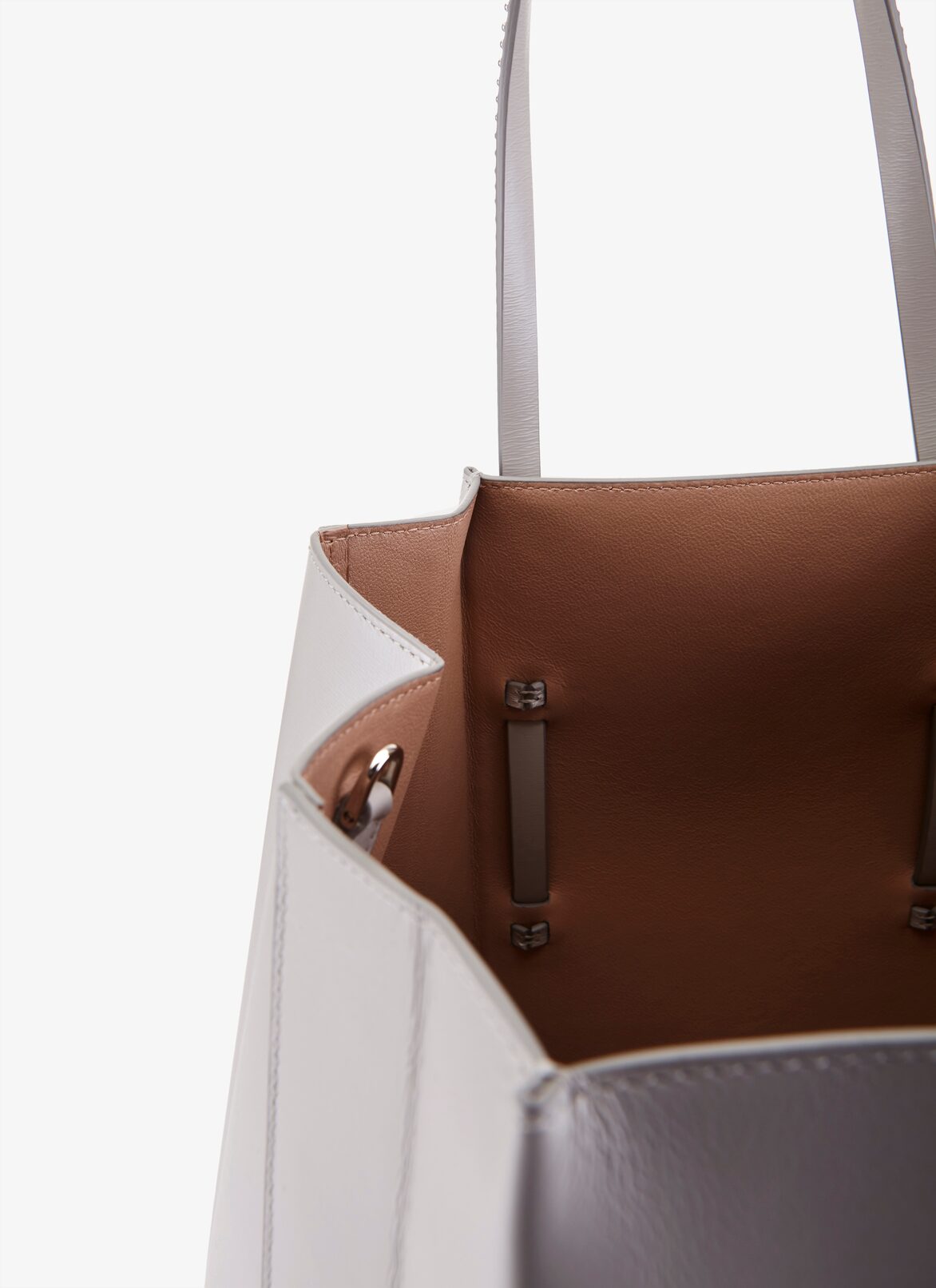 CLOSED BAG IM CUIR LUX BANDE CLOU PEARL ALAÏA PEARL  CLOSED BAG IM CUIR LUX BANDE CLOU PEARL